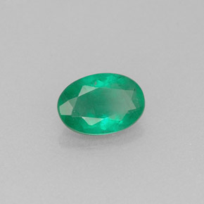 0.52カラットの天然グリーンエメラルド（6.5×4.6 mm・オーバルカット）