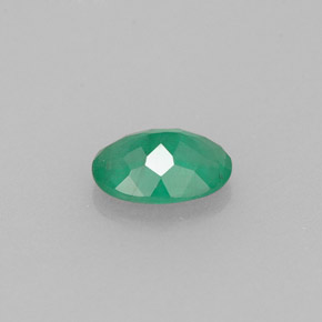 0.52カラットの天然グリーンエメラルド（6.5×4.6 mm・オーバルカット）