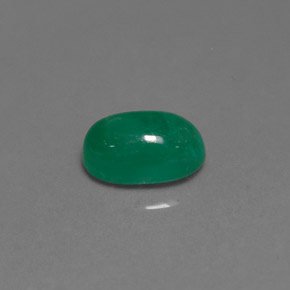 0.90カラットの天然グリーンエメラルド（7.4×4.6 mm・透明）