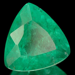 1.39カラットの天然グリーンエメラルド（8.1×7.6 mm・トリリアント）