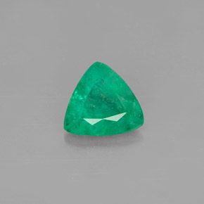 0.61カラットの天然グリーンエメラルド（6.6×6.2 mm・トリリアント）