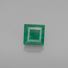 0.59カラットの天然グリーンエメラルド（4.8×4.7 mm・四角）