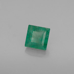 0.59カラットの天然グリーンエメラルド（4.8×4.7 mm・四角）