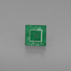 0.77カラットの天然グリーンエメラルド（5×5 mm・四角）