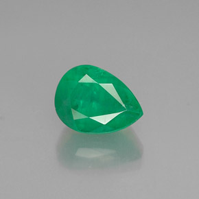 1.00カラットの天然グリーンエメラルド（7.6×5.6 mm・洋梨の形）