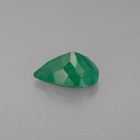 0.91カラットの天然グリーンエメラルド（8×5.8 mm・洋梨の形）