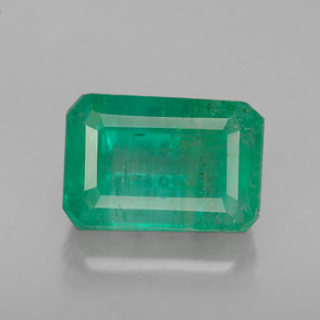 1.93カラットの天然グリーンエメラルド（8.8×6 mm・エメラルドカット）