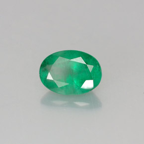 0.72カラットの天然グリーンエメラルド（7.1×5.1 mm・オーバルカット）