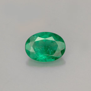 0.83カラットの天然グリーンエメラルド（7.5×5.6 mm・オーバルカット）