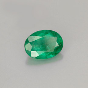 0.83カラットの天然グリーンエメラルド（7.5×5.6 mm・オーバルカット）