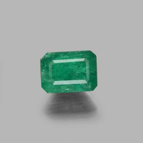 0.71カラットの天然グリーンエメラルド（6.5×4.7 mm・エメラルドカット）