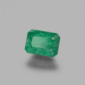 0.71カラットの天然グリーンエメラルド（6.5×4.7 mm・エメラルドカット）
