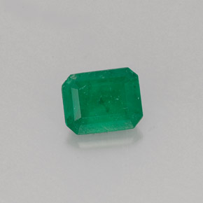 0.51カラットの天然グリーンエメラルド（5.6×4.4 mm・エメラルドカット）