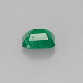 0.51カラットの天然グリーンエメラルド（5.6×4.4 mm・エメラルドカット）