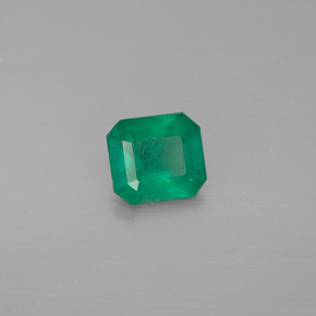 0.47カラットの天然グリーンエメラルド（5.3×4.8 mm・エメラルドカット）