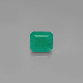 0.95カラットの天然グリーンエメラルド（6.3×5.6 mm・エメラルドカット）