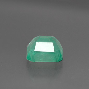 0.98カラットの天然グリーンエメラルド（6.2×5.6 mm・エメラルドカット）