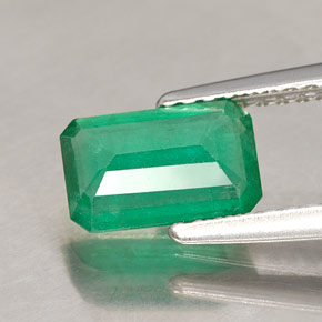 0.98カラットの天然グリーンエメラルド（8.2×5.2 mm・エメラルドカット）