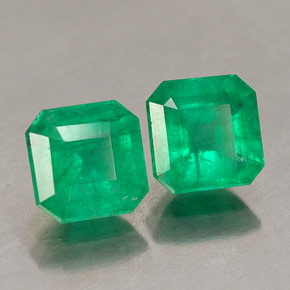 カラットの天然グリーンエメラルド（6.3×6.2 mm・エメラルドカット）