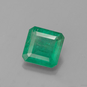 0.97カラットの天然グリーンエメラルド（6.5×6.2 mm・エメラルドカット）