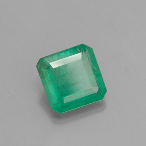 0.97カラットの天然グリーンエメラルド（6.5×6.2 mm・エメラルドカット）