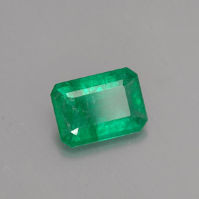 0.84カラットの天然グリーンエメラルド（7.2×5.2 mm・エメラルドカット）
