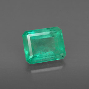 1.93カラットの天然グリーンエメラルド（8.1×6.7 mm・エメラルドカット）