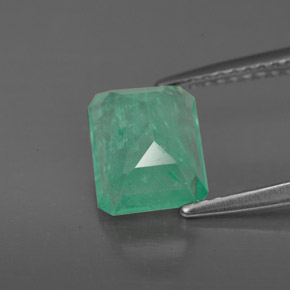 1.93カラットの天然グリーンエメラルド（8.1×6.7 mm・エメラルドカット）