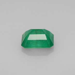 1.42カラットの天然グリーンエメラルド（8×6.1 mm・エメラルドカット）