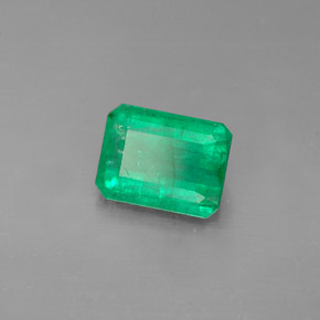 1.21カラットの天然グリーンエメラルド（7.6×5.7 mm・エメラルドカット）