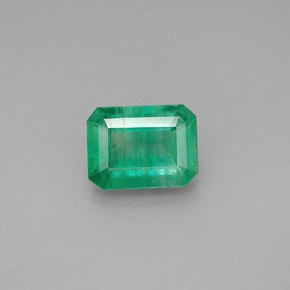 1.53カラットの天然グリーンエメラルド（8.1×6 mm・エメラルドカット）