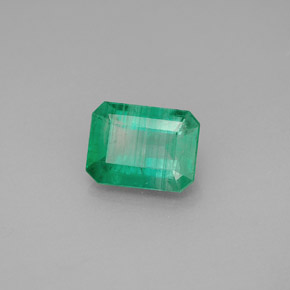 1.53カラットの天然グリーンエメラルド（8.1×6 mm・エメラルドカット）