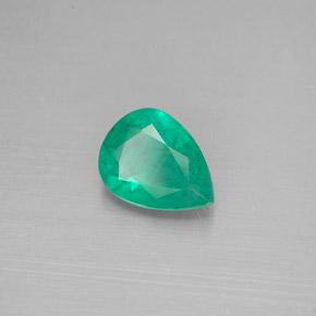 0.91カラットの天然グリーンエメラルド（8.1×6.1 mm・洋梨の形）