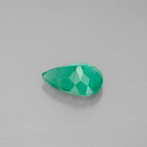 0.91カラットの天然グリーンエメラルド（8.1×6.1 mm・洋梨の形）