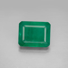 4.16カラットの天然グリーンエメラルド（10.6×8.5 mm・エメラルドカット）