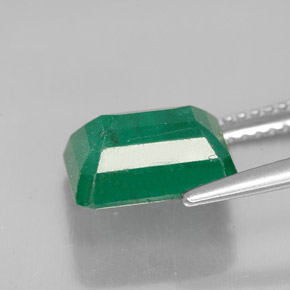 2.98カラットの天然グリーンエメラルド（9.8×7.7 mm・エメラルドカット）
