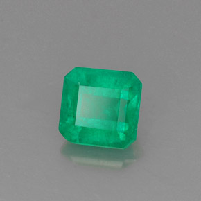 0.88カラットの天然グリーンエメラルド（5.8×5.7 mm・エメラルドカット）