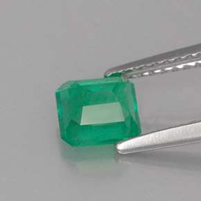 0.88カラットの天然グリーンエメラルド（5.8×5.7 mm・エメラルドカット）