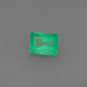0.47カラットの天然グリーンエメラルド（5.3×4.2 mm・エメラルドカット）
