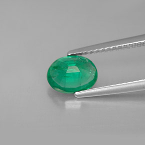 1.11カラットの天然グリーンエメラルド（7.8×6 mm・オーバルカット）