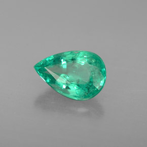 0.86カラットの天然グリーンエメラルド（8.9×5.3 mm・洋梨の形）