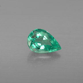 0.40カラットの天然グリーンエメラルド（6×4.2 mm・洋梨の形）