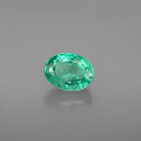 1.20カラットの天然グリーンエメラルド（7.4×5.5 mm・オーバルカット）