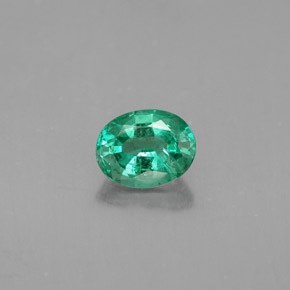 0.51カラットの天然グリーンエメラルド（5.7×4.5 mm・オーバルカット）