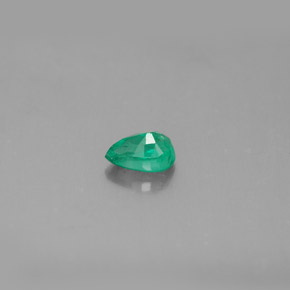 0.43カラットの天然グリーンエメラルド（5.7×3.9 mm・洋梨の形）