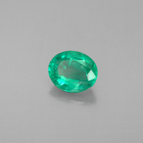 0.56カラットの天然グリーンエメラルド（6×5.1 mm・オーバルカット）