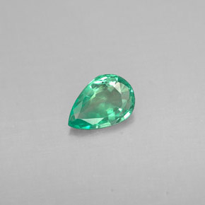 0.28カラットの天然グリーンエメラルド（5.8×4 mm・洋梨の形）