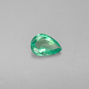 0.28カラットの天然グリーンエメラルド（5.8×4 mm・洋梨の形）