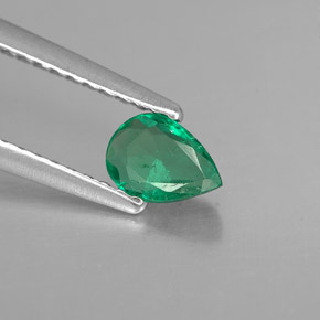0.33カラットの天然グリーンエメラルド（5.9×4.1 mm・洋梨の形）