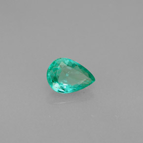 0.34カラットの天然グリーンエメラルド（5.8×4.2 mm・洋梨の形）